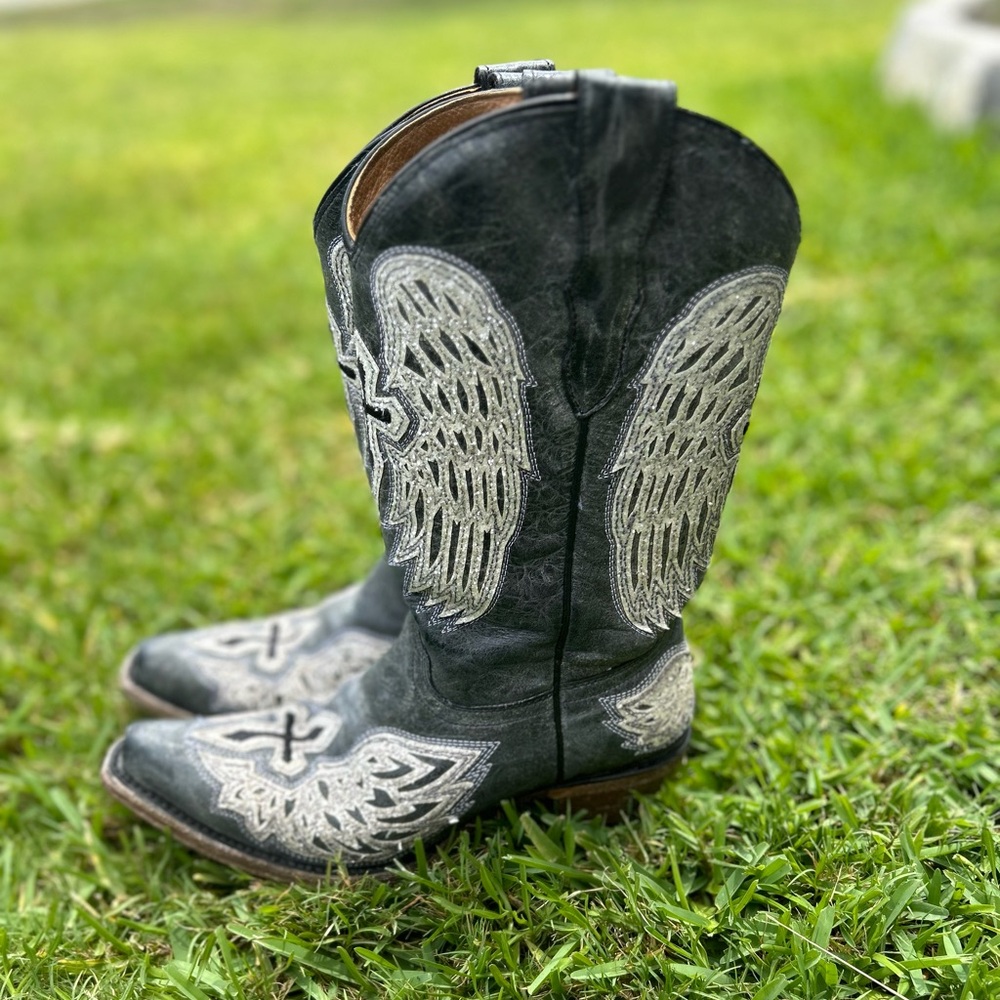 Gorgeous Corral Teens boots!